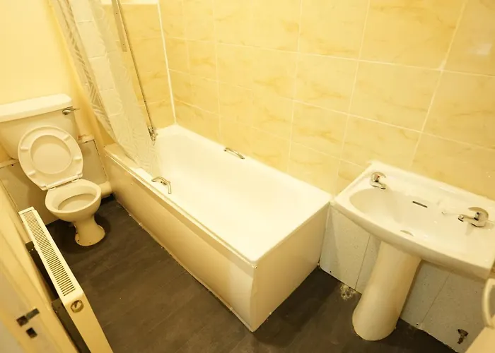 1 Bed - Oakroyd Apartment *