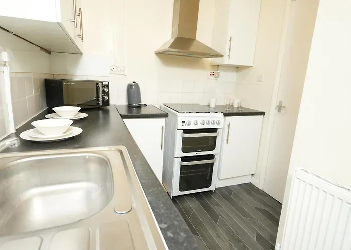 1 Bed - Oakroyd Apartment *